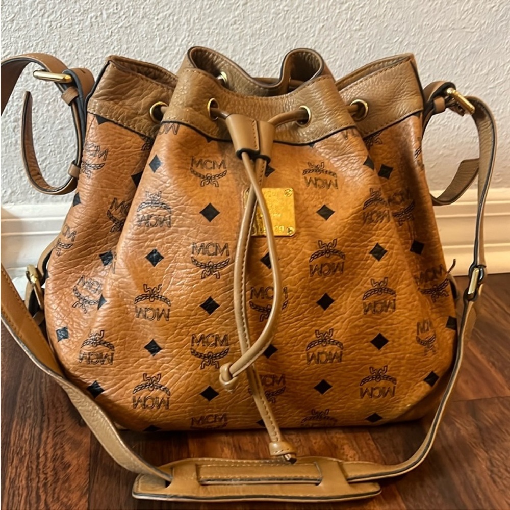 MCM: Bucket Bag Crossbody.